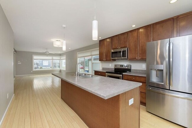 Building Photo - Lovely 3 Bedroom 2.5 Bath Townhome Steps From The Monon!