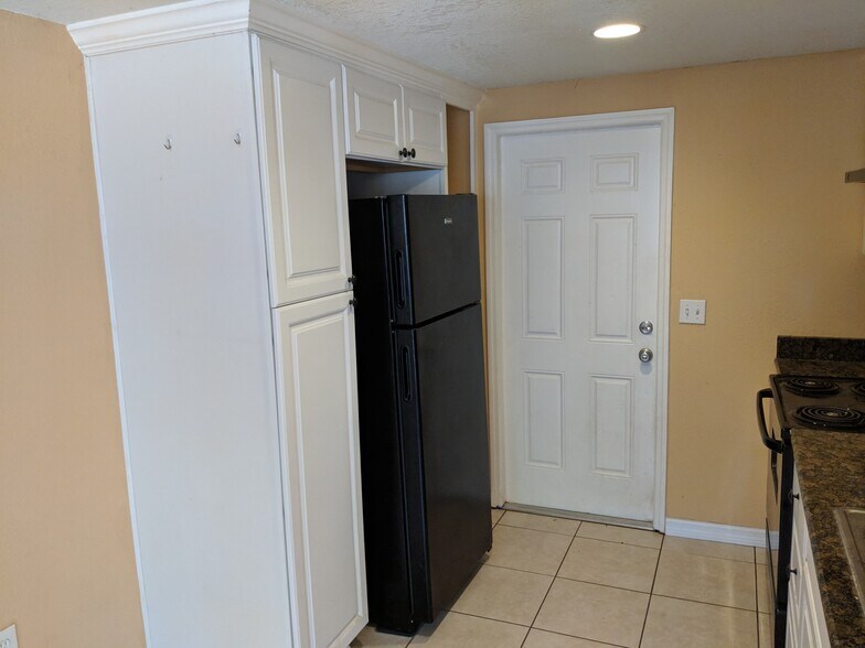 Building Photo - 2146 Ranchita Trail