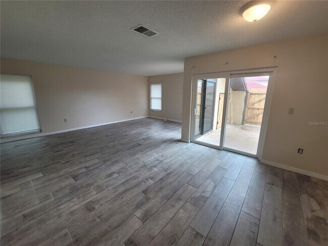 Building Photo - 456 Hunter Cir