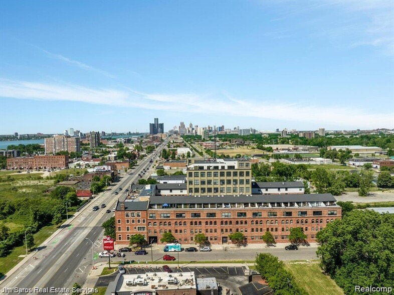 Building Photo - 6533 E Jefferson Ave