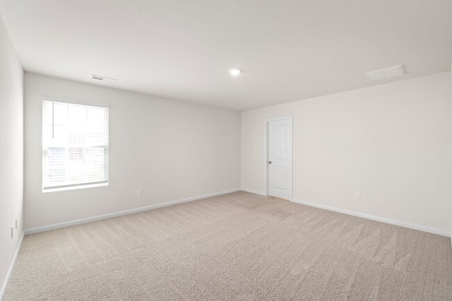 Building Photo - Move-in Ready 5 Bedroom Home!