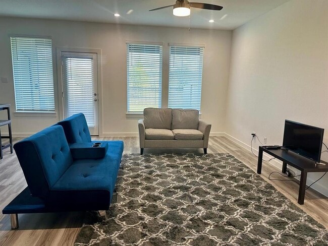 Building Photo - 12321 Basilwood Dr