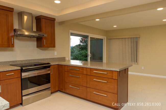 Building Photo - 732 Camino Santa Barbara