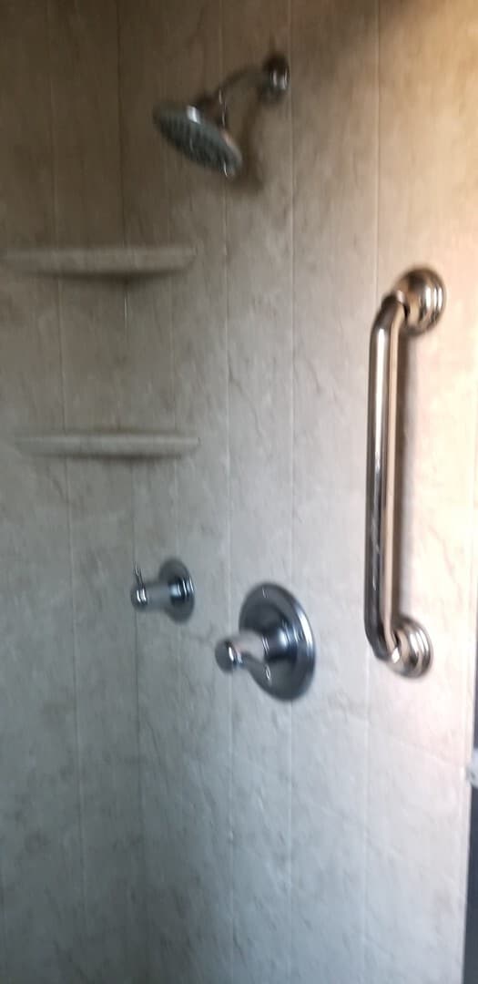 Building Photo - 3 bedroom, 2 bathroom home in well established neighborhood.