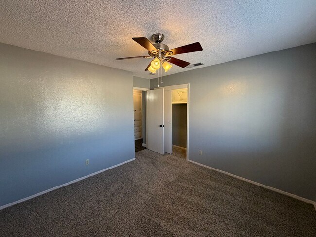 Building Photo - 3 Bedroom Single Story Home Available Near Louisiana Blvd NE & Candelaria Rd NE!