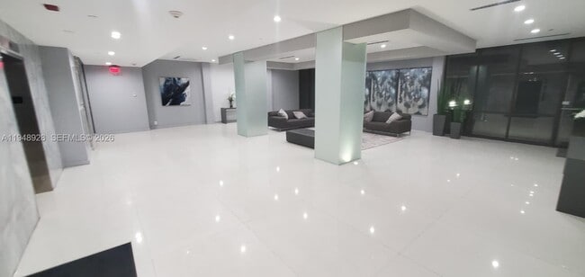 Building Photo - 20379 W Country Club Dr