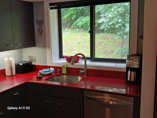 Building Photo - 114 Easterly Rd