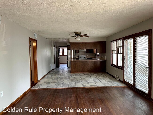 Building Photo - 3 br, 2 bath House - 120 E Ave F