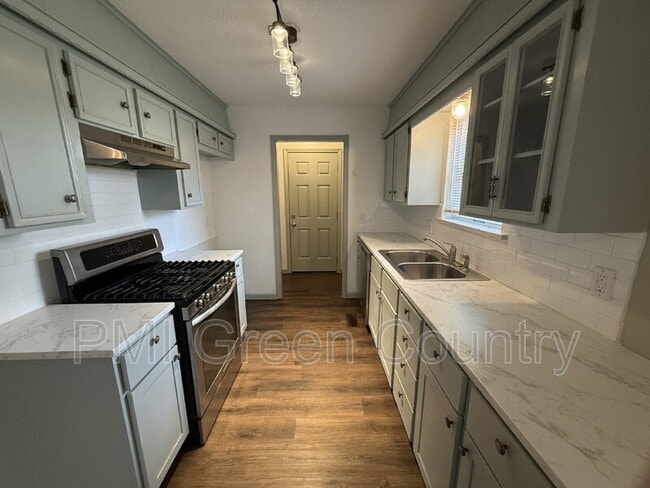 Building Photo - 2019 S Gum Ave