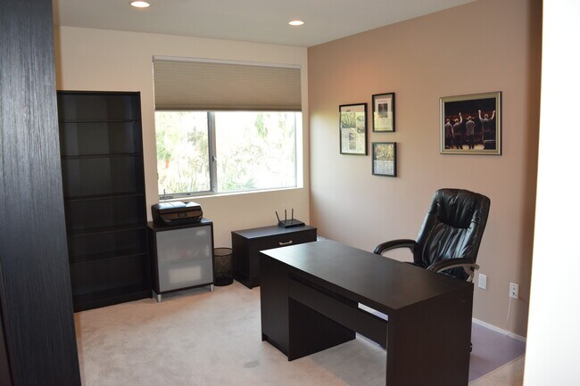 Building Photo - 3100 6th Ave