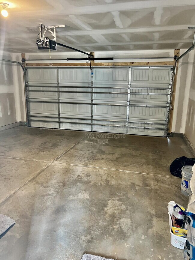 Building Photo - 1459 Cannan Mountain Dr