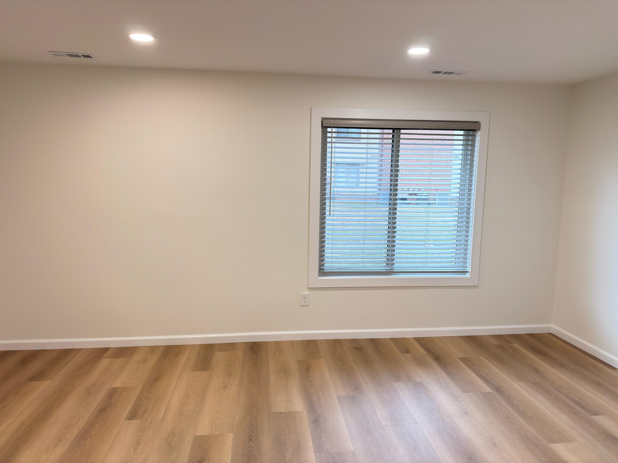 Building Photo - 6619 Ridgefield Cir