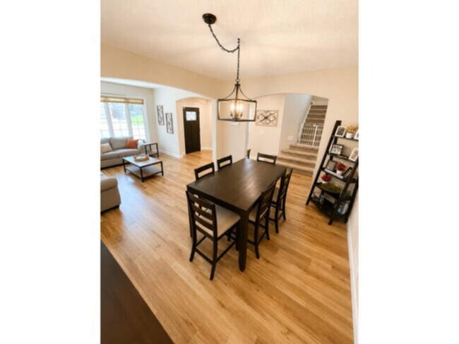 Building Photo - 9341 Chambray Ln