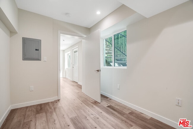 Building Photo - 1470 Rexford Dr