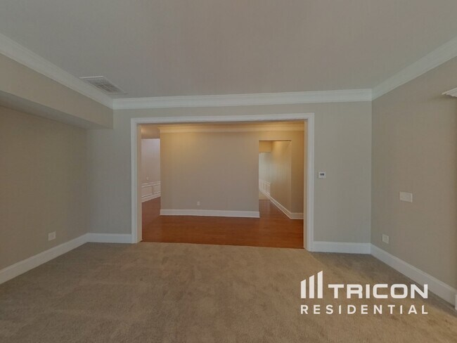 Building Photo - 105 Jaclaire Ln
