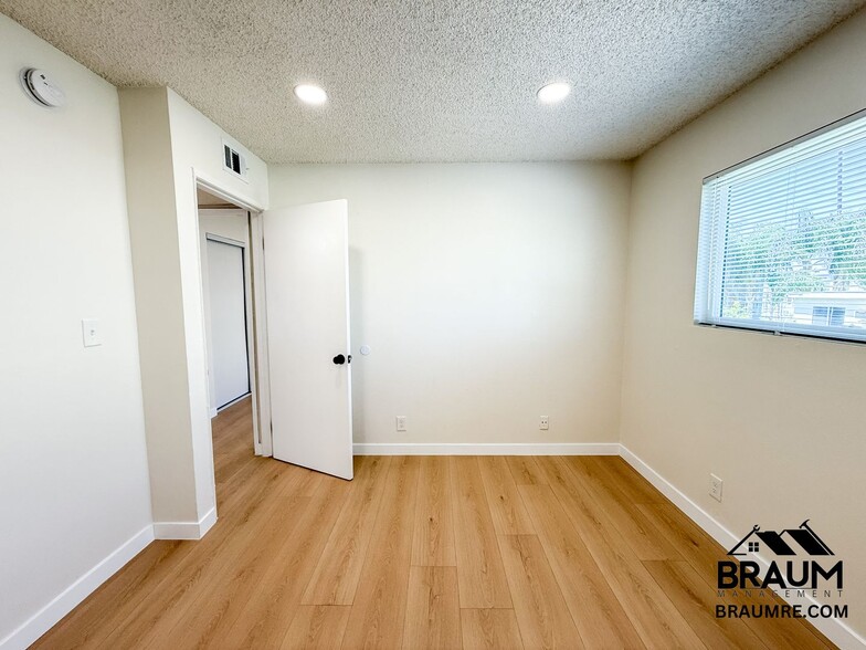 Building Photo - 14801 Delano St