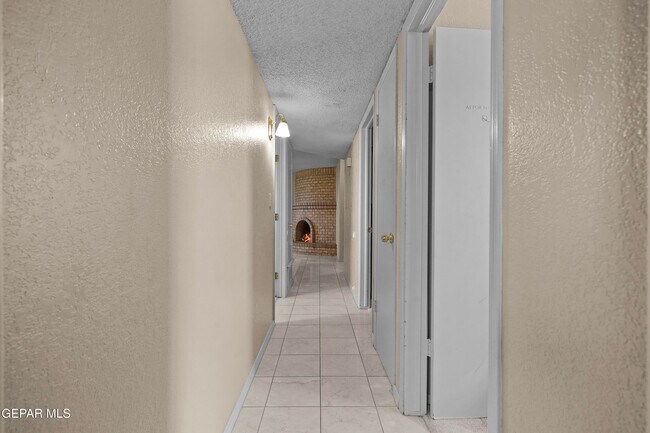 Building Photo - 9304 W Osborne Rd