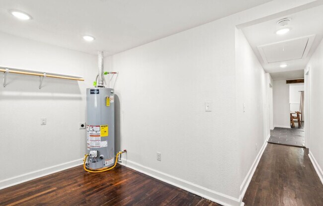 Building Photo - 117 S Vann St