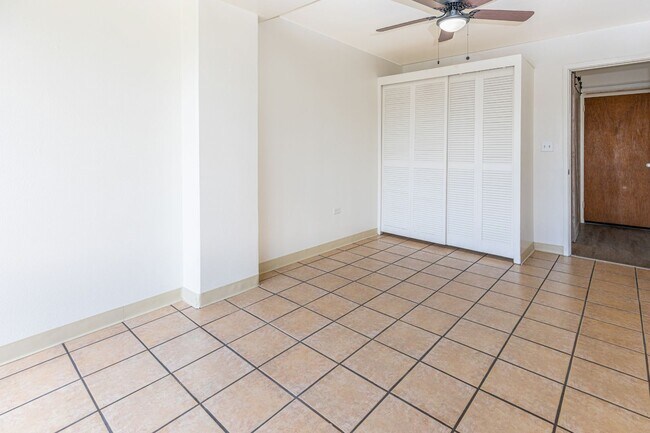 Building Photo - The Townhouse 1bd/1ba/1pk w extra large lanai