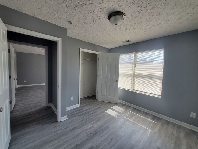 Building Photo - Open House on Spacious Condo