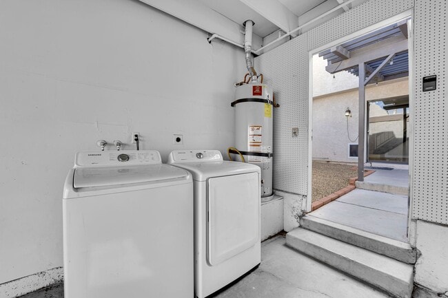 Building Photo - Charming 3 Bedroom ,2 bathroom in Paradise...