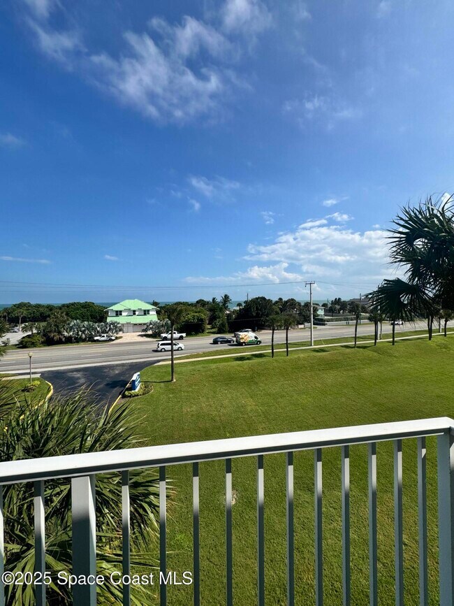 Building Photo - 2160 N Hwy A1A