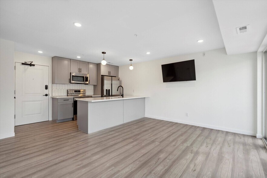 Primary Photo - 1338 N 15th St