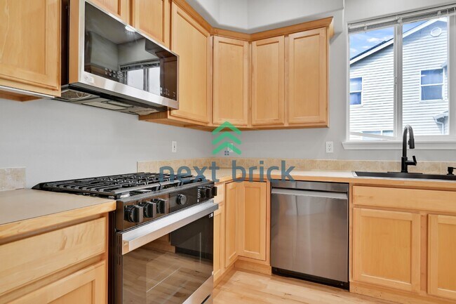 Building Photo - Spacious 5-Bed Home in Lynnwood with 2.5 Baths – Your Ideal Family Retreat!