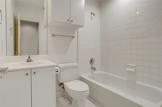 Building Photo - 910 Ruthven St