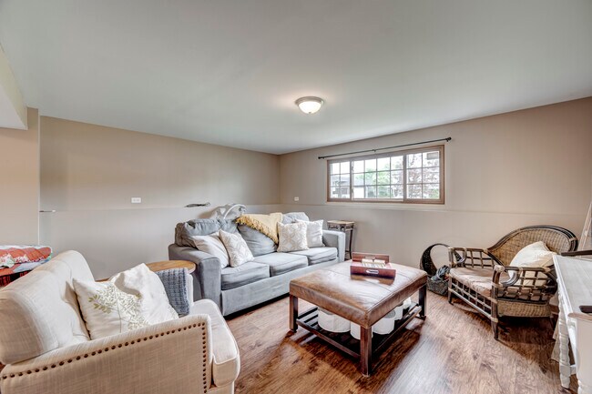 Building Photo - 7215 Larchwood Ln