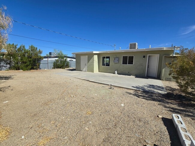 Building Photo - 74955 Alta Loma Dr