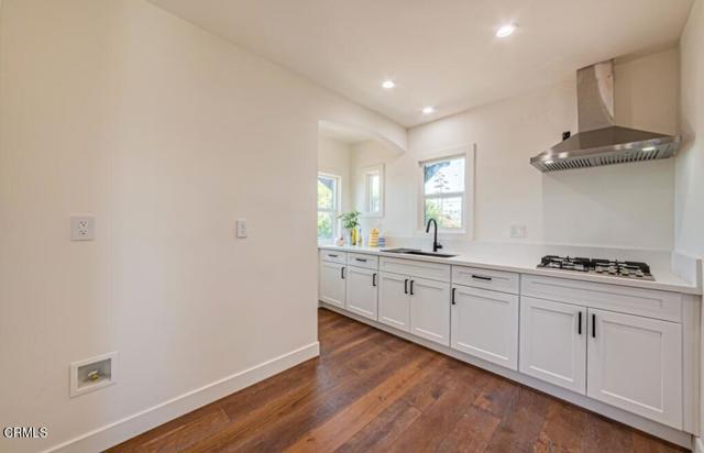 Building Photo - 5357 S Victoria Ave