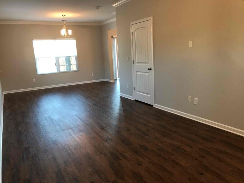 Building Photo - 5069 Bella Ct