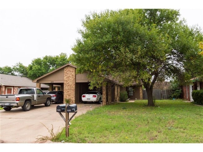 Building Photo - 1433 Yeomans Rd