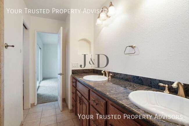 Building Photo - 151 Bonita Pl