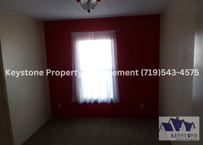 Building Photo - 886 S Dante Dr