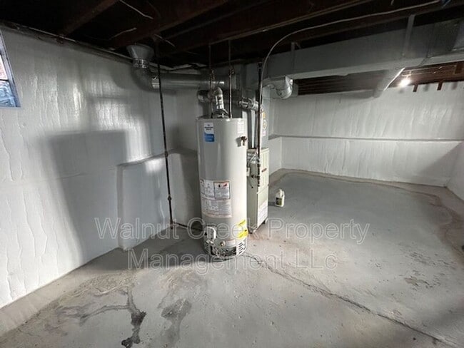 Building Photo - 561 Irondale St