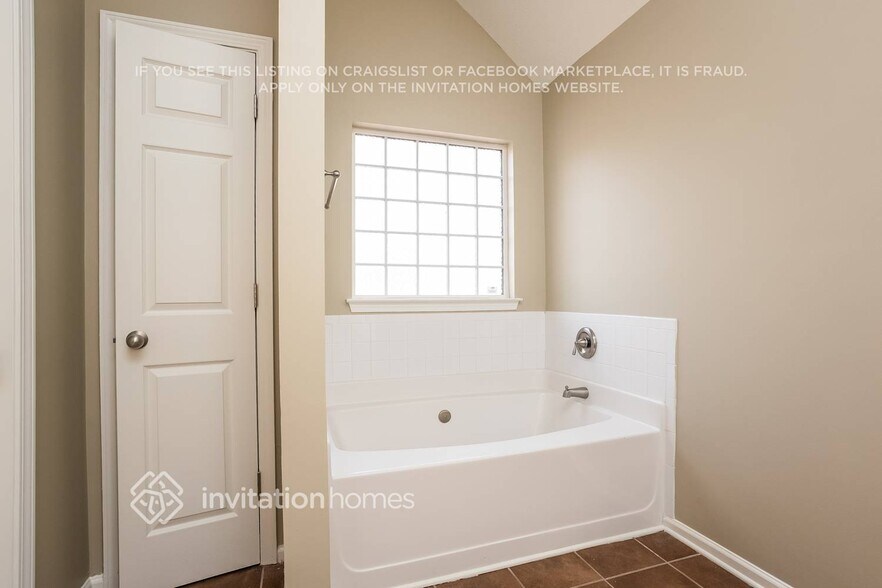 Building Photo - 4010 Shaded Oasis Ln