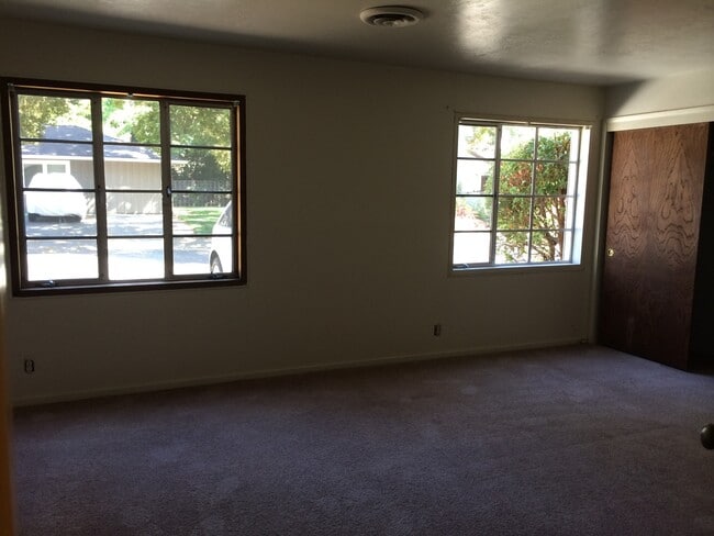 Building Photo - Home located steps from Downtown Davis & Campus