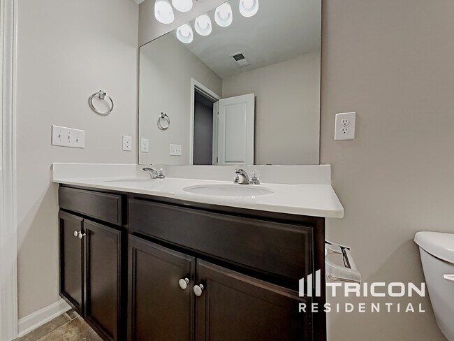 Building Photo - 260 Millen Dr