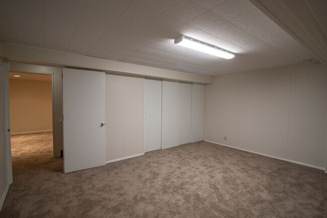 Building Photo - Beautiful 4 Bedroom House | 126th & Center