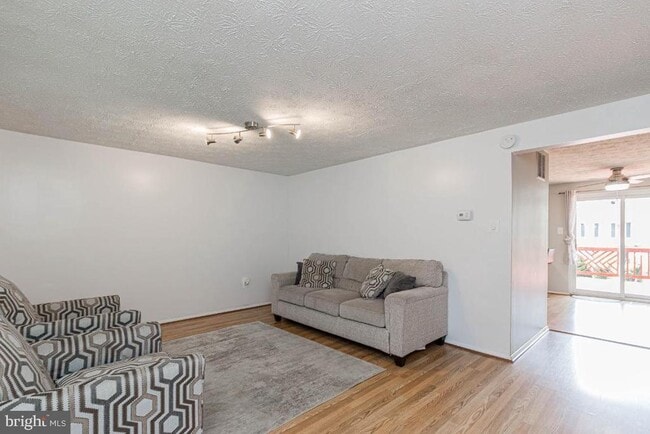 Building Photo - 11260 Westport Dr