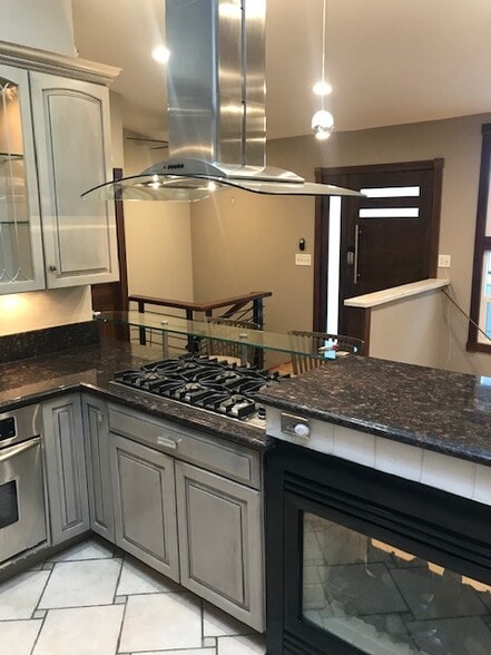 Building Photo - 1220 Manhattan Beach Blvd