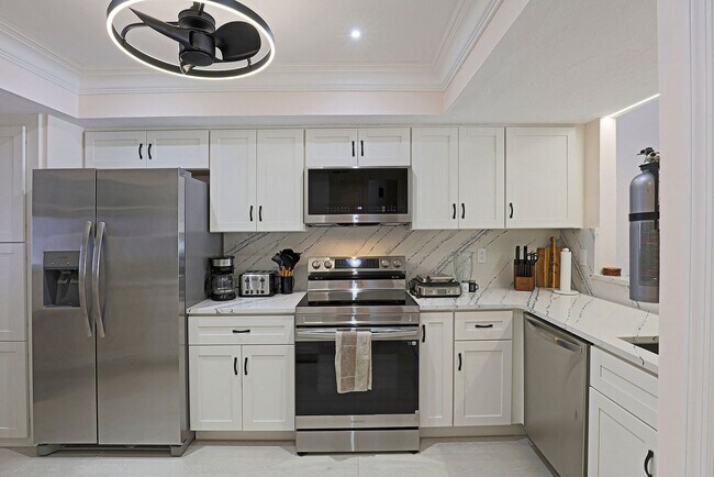 Building Photo - 11921 Seabreeze Cove Ln