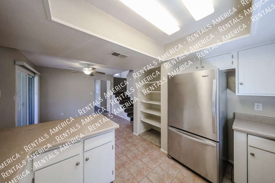 Building Photo - 4555 W Continental Dr