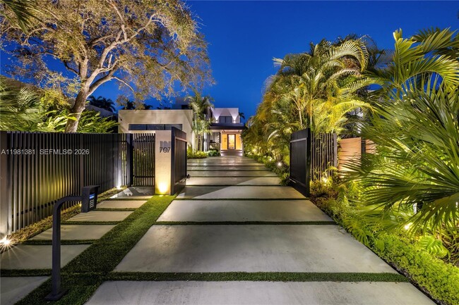 Building Photo - 707 NE 77th St