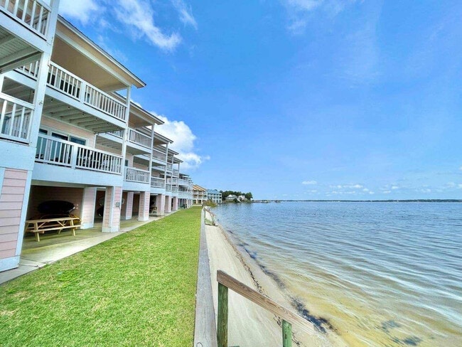 Building Photo - 15946 Innerarity Point Rd