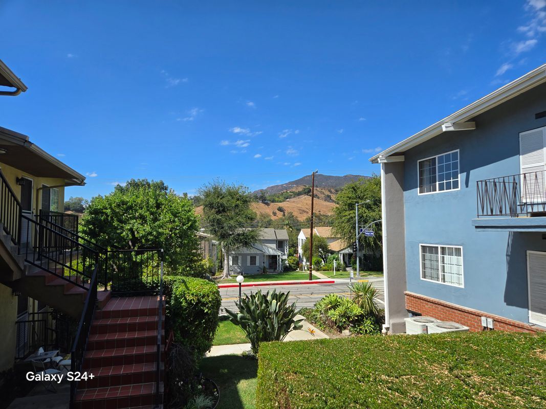 Building Photo - 1570 N Verdugo Rd