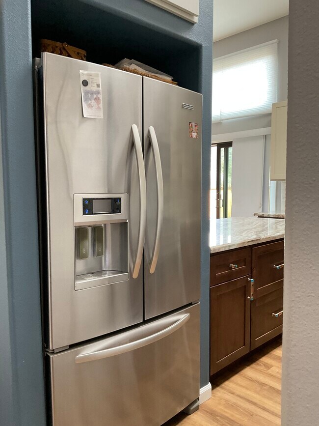 Building Photo - 200 Michaels Ranch Dr