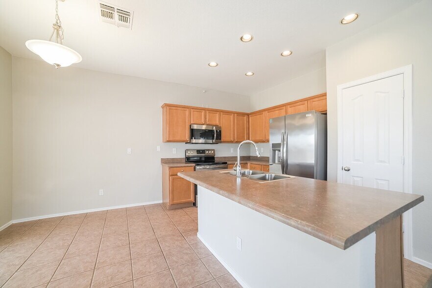 Building Photo - 6605 W Range Mule Dr